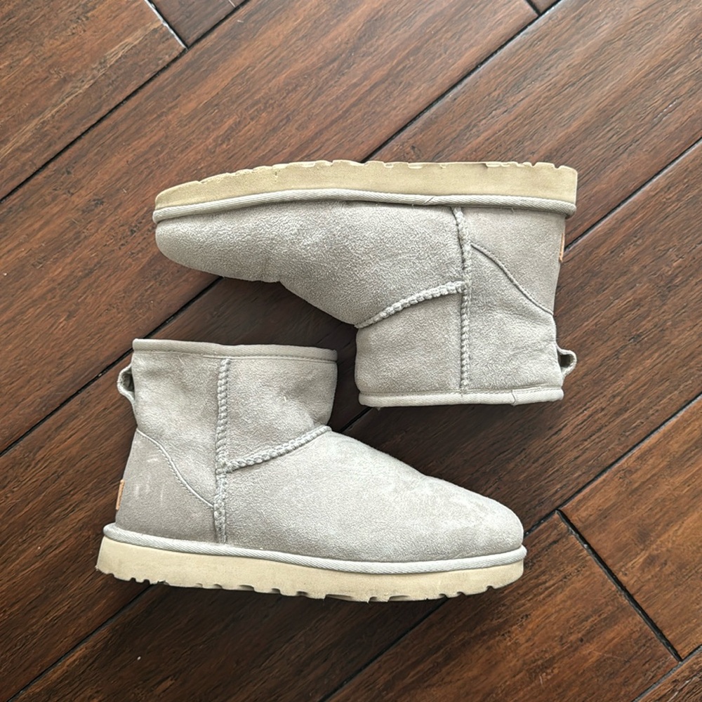 ugg Mini in color Campfire